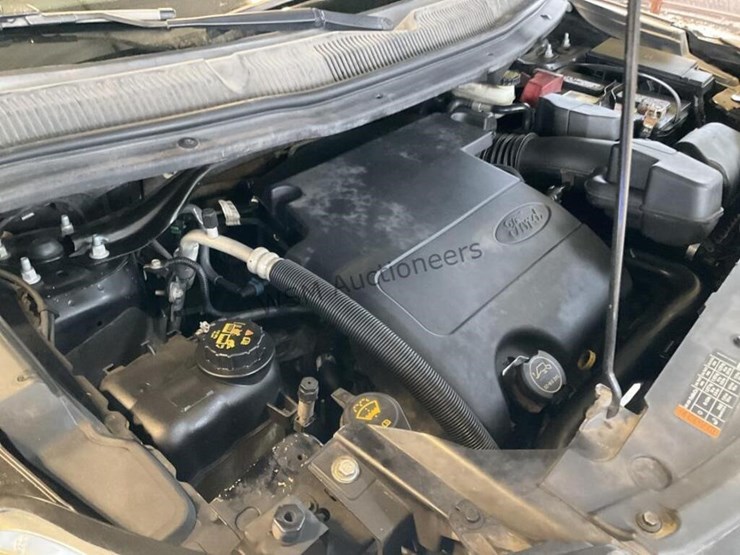 2016-ford-explorer-xlt-image-14