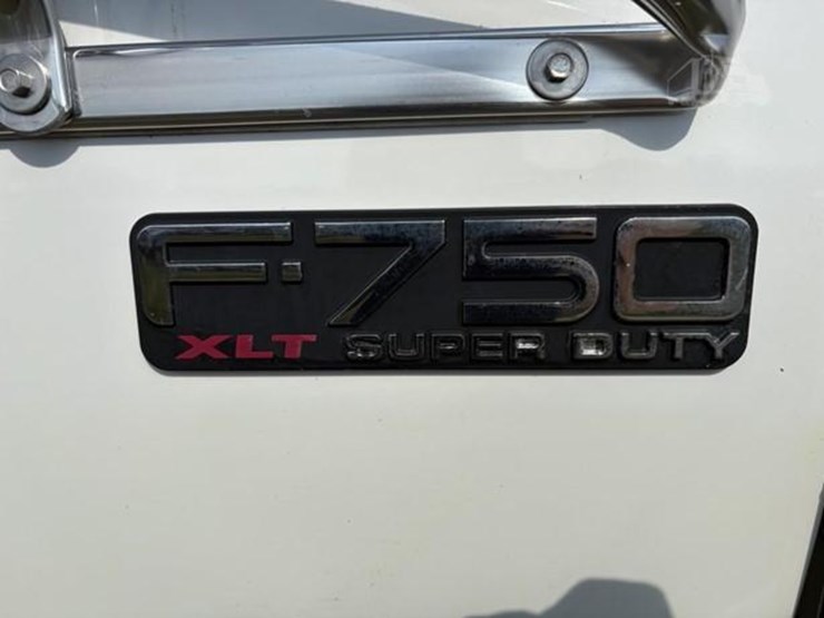 2015-ford-f750-xlt-image-8