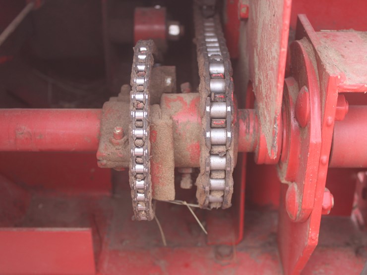 new-holland-580-image-40