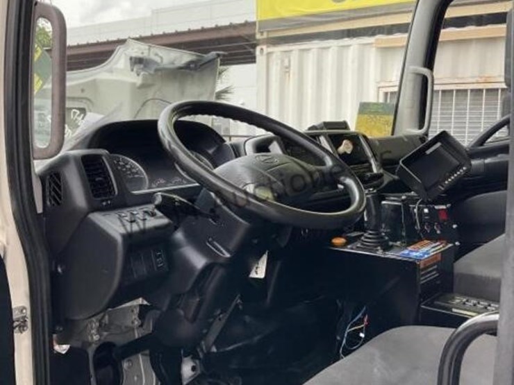 2013-hino-338-image-24