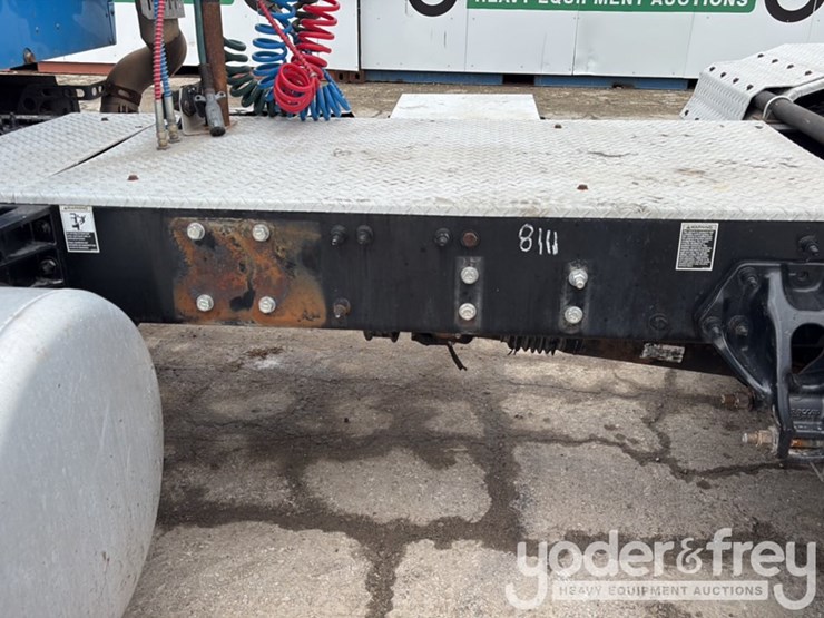 2018-peterbilt-579-image-16