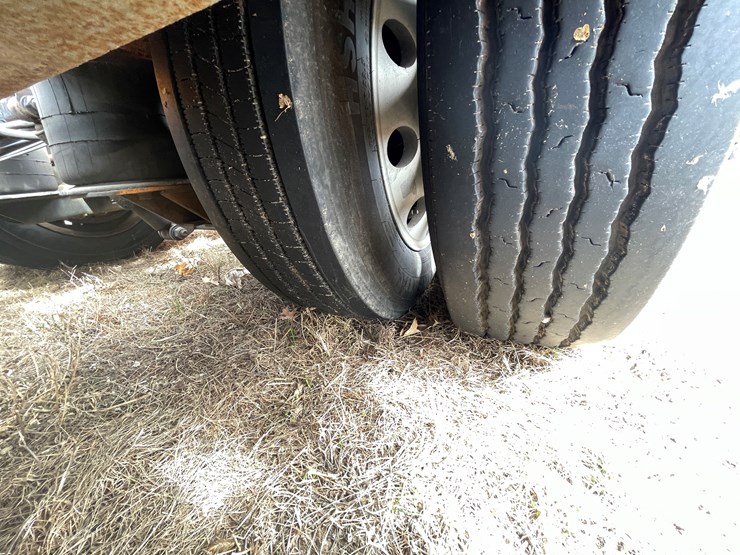 #155-•-2005-delavan-semi-truck-auto-hauler-trailer-(delay-in-title)-image-32