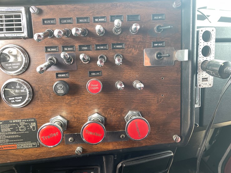 1989-peterbilt-379-image-97