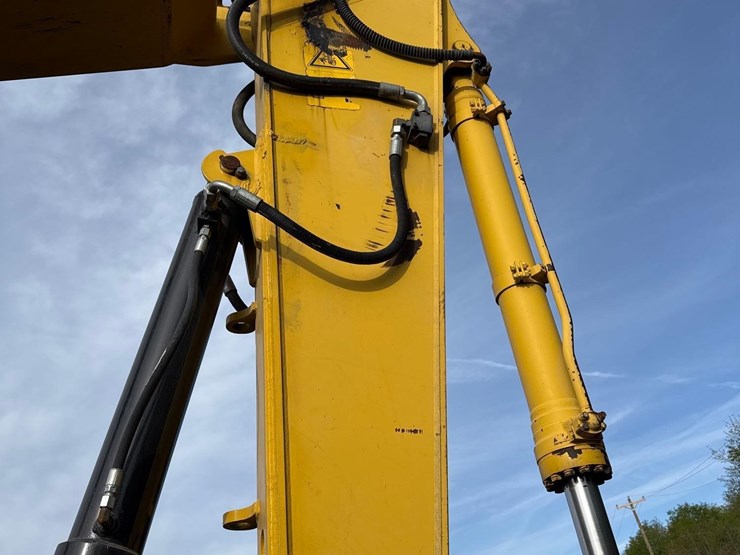 2018-komatsu-pc210-lc-11-image-10