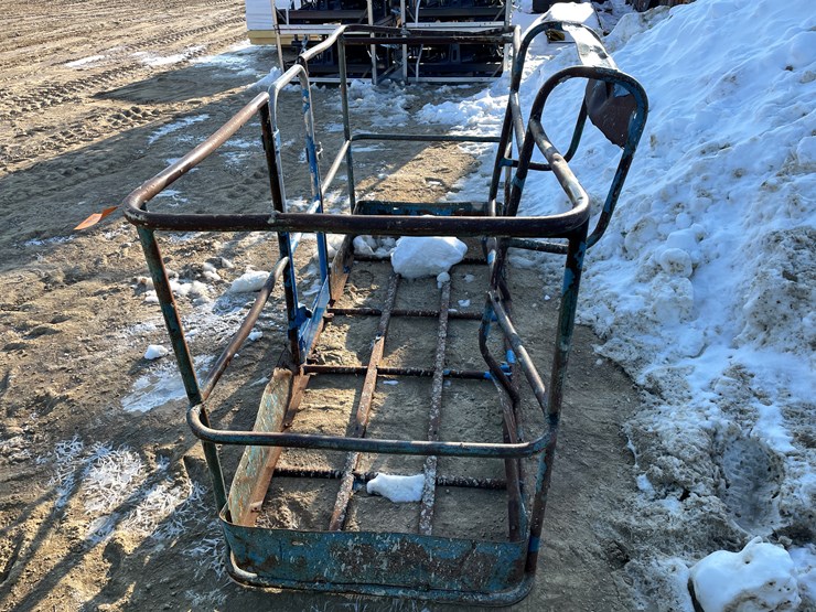 #3943-•-used-man-lift-basket-image-5