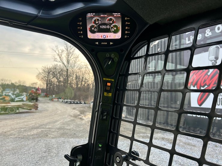 2023-bobcat-t770-image-23