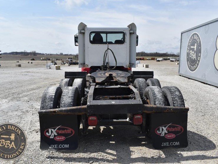 2012-peterbilt-384-image-8