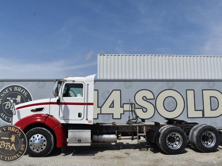 2012-peterbilt-384-image-4