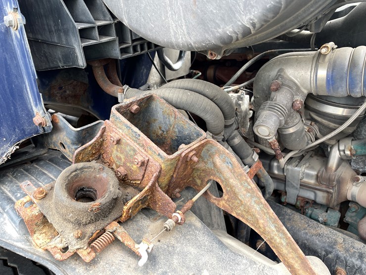 #117-•-2009-volvo-day-cab-semi-tractor-(has-wi-title)-image-61