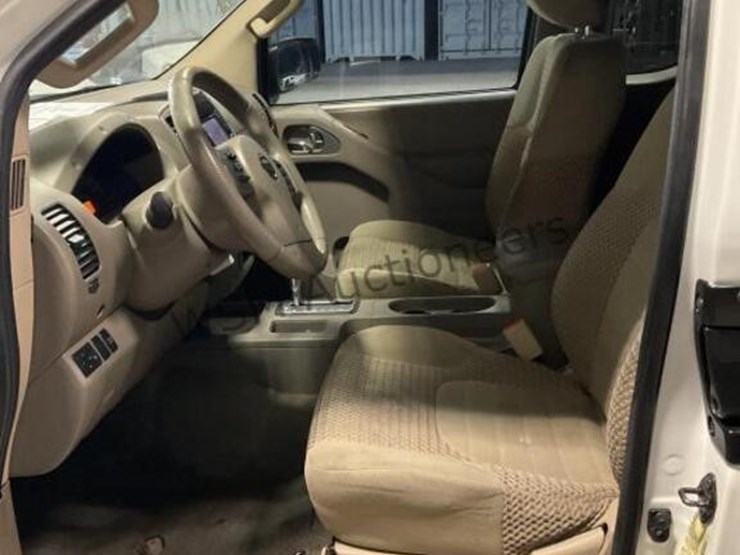 2015-nissan-frontier-image-22