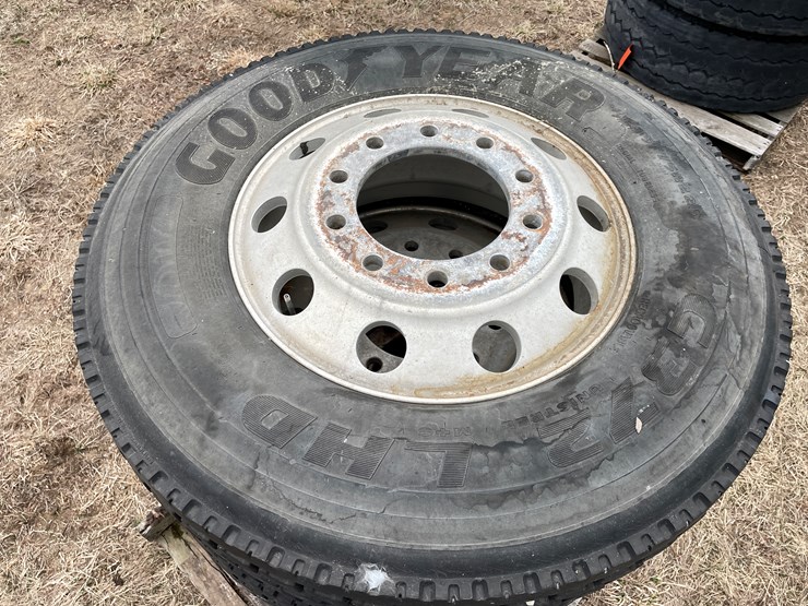 #10748-•-(4)-semi-tires-on-aluminum-rims-image-4