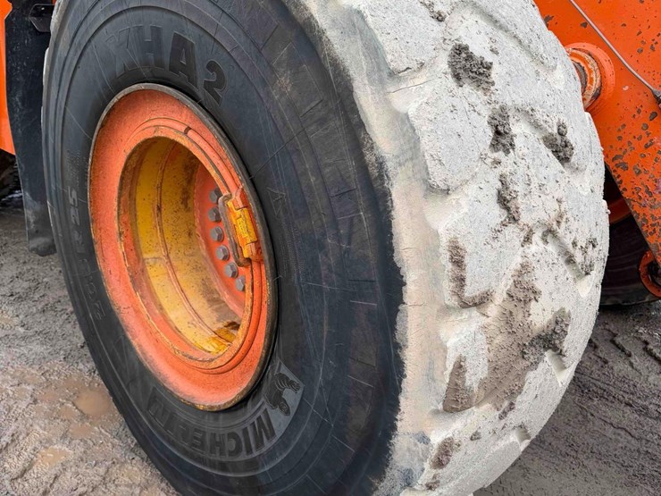 2019-hitachi-zw310-6-image-10