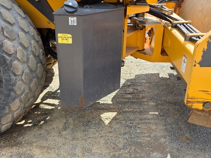 2018-volvo-sd115b-image-29