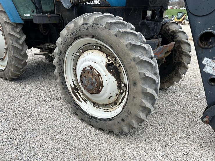 new-holland-tm135-image-11