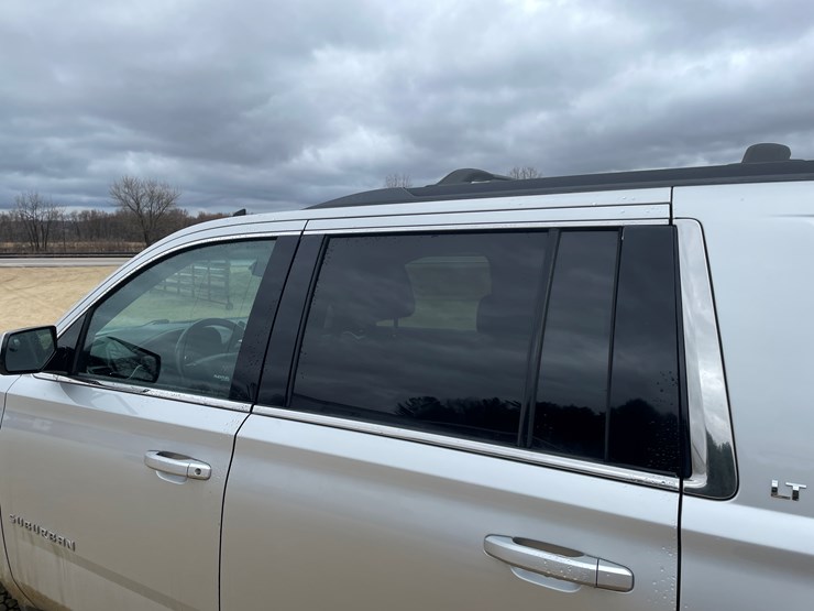 2015-chevrolet-suburban-image-29