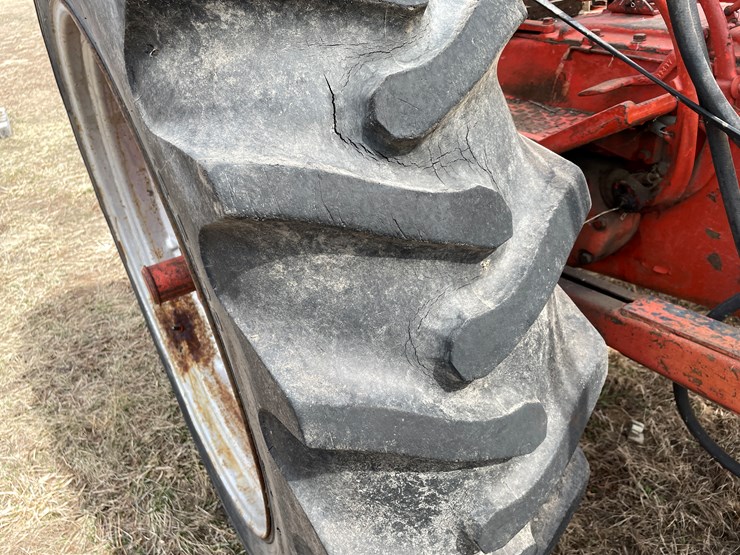 #175-•-case-830-diesel-tractor-image-33