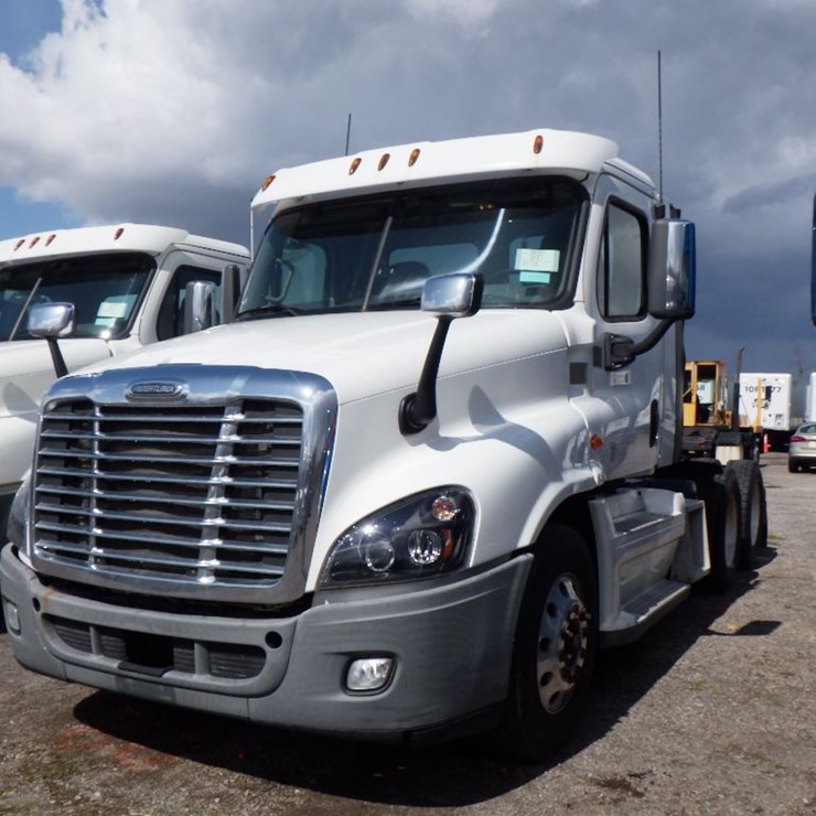 2016 FREIGHTLINER CASCADIA 125