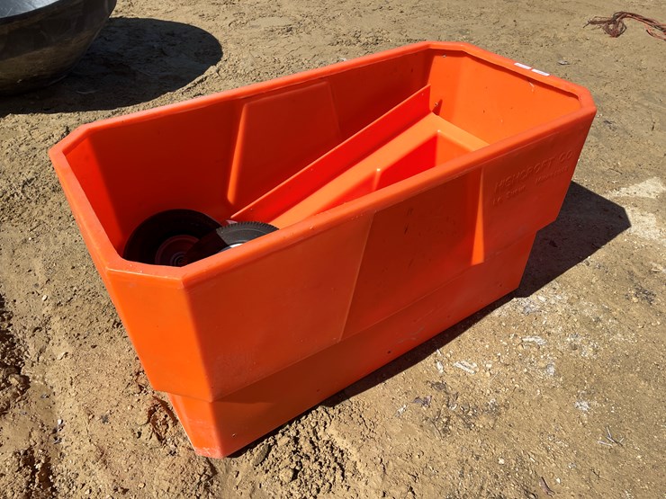 #3957-•-highcroft-feed-cart-image-3