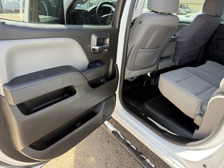 2015-chevrolet-silverado-2500hd-image-25