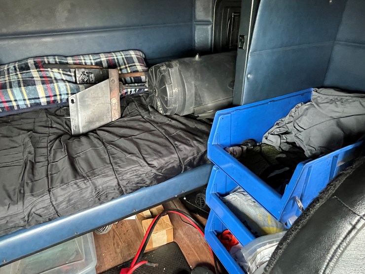 1999-peterbilt-377-image-67