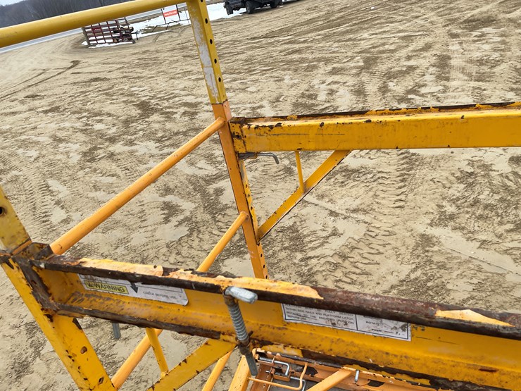 #3948-•-(2)-rolling-bil-jax-scaffolding-image-8