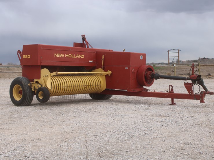 new-holland-580-image-1