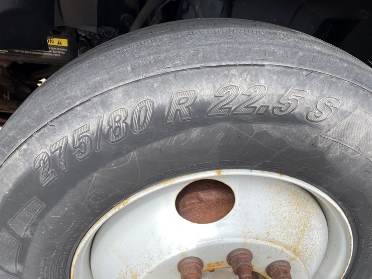 #117-•-2009-volvo-day-cab-semi-tractor-(has-wi-title)-image-11