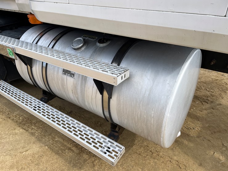 #400-•-1997-mac-ch600-semi-(has-wi-title)-image-26