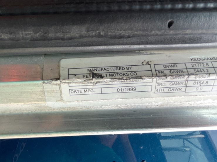 1999-peterbilt-377-image-75