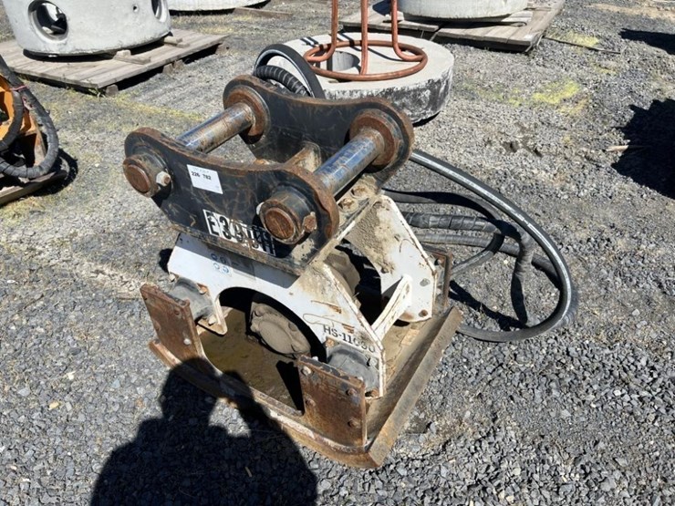 2013-stanley-b&d-hs-11000-plate-compactor-image-2