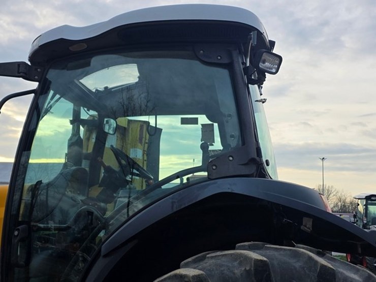 2006-new-holland-ts135a-image-21