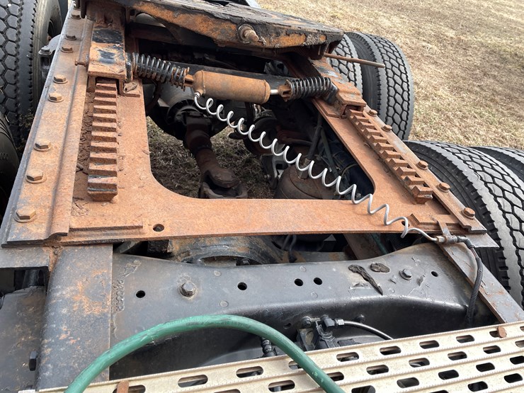 2008-peterbilt-386-image-24