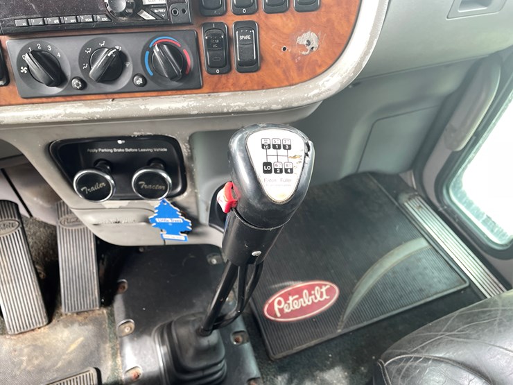 2008-peterbilt-386-image-66