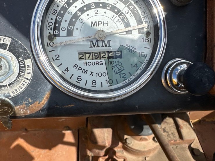 minneapolis-moline-g705-image-12