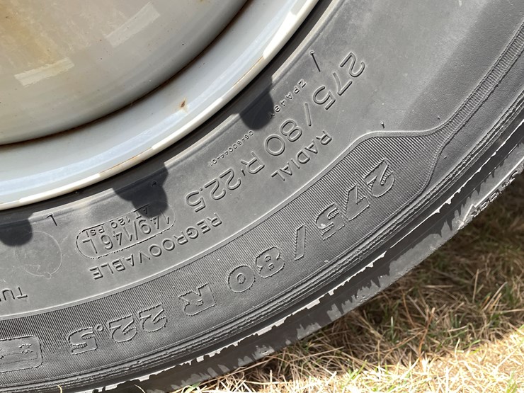 #123-•-2006-volvo-day-cab-semi-tractor-(has-wi-title)-image-9