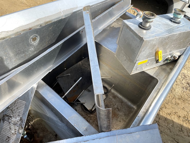 #3974-•-stainless-steel-3-bay-sink-image-13