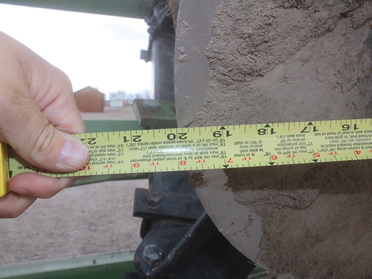 john-deere-220-image-41