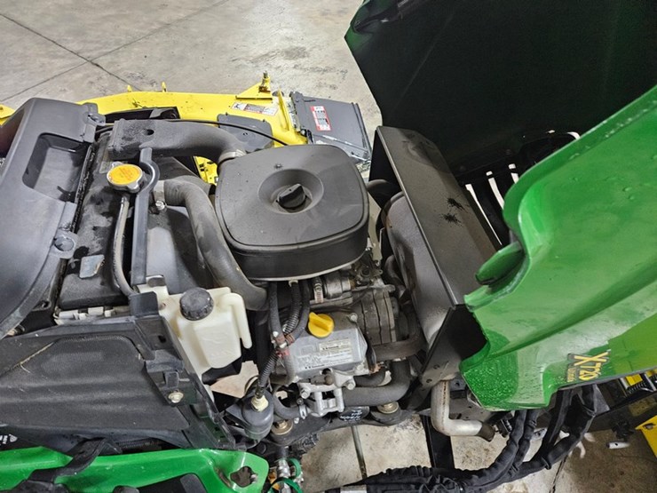 john-deere-x720-image-23