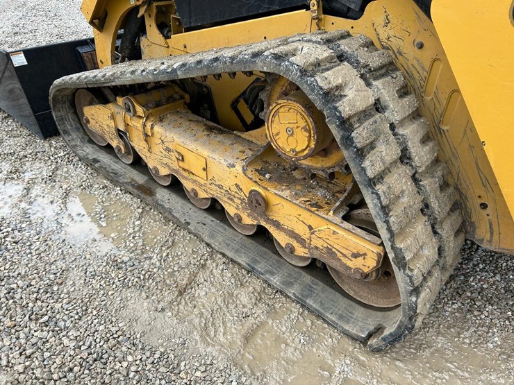 2021-caterpillar-299d3-image-17