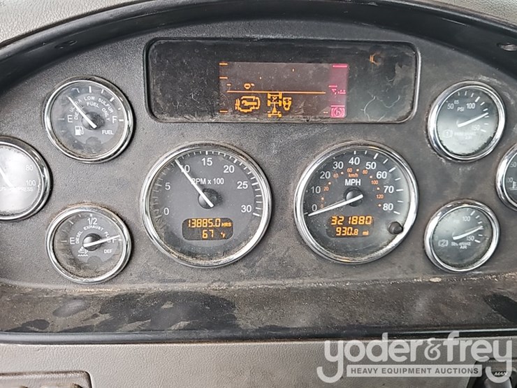 2016-peterbilt-348-image-37