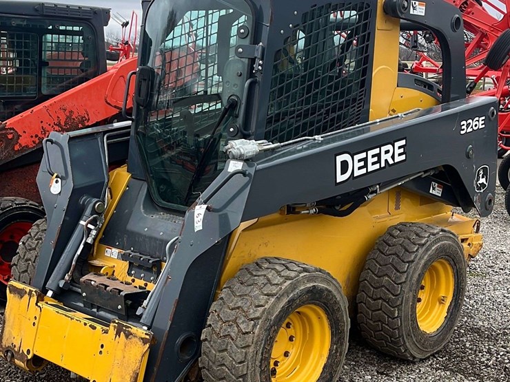deere-326e-image-3