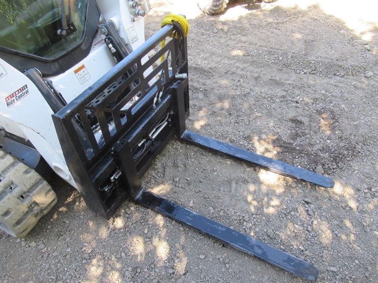 wildcat-48"-hydraulic-skid-steer-pallet-forks-image-4