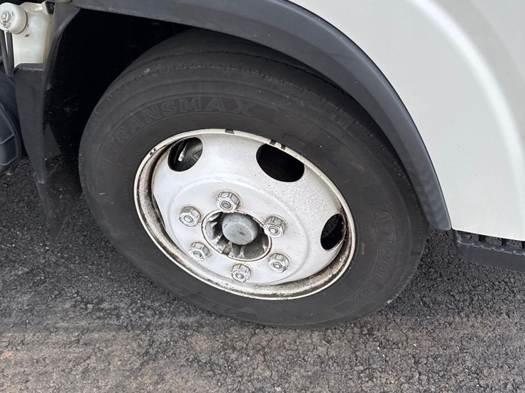 2022-isuzu-nrr-image-17