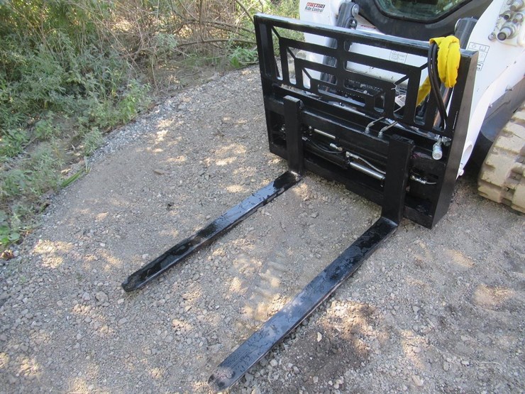 wildcat-48"-hydraulic-skid-steer-pallet-forks-image-1