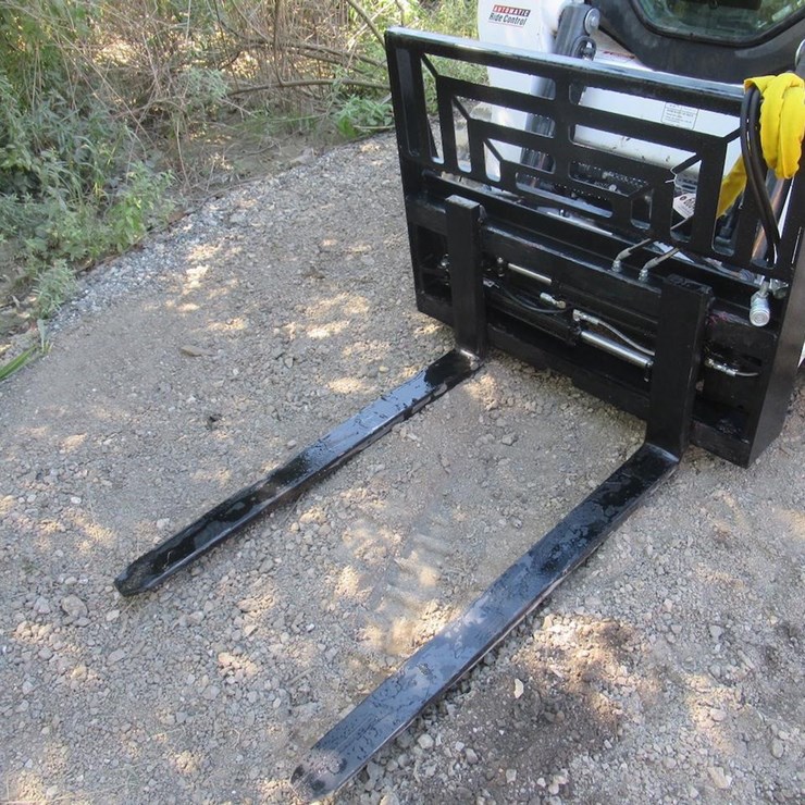 Wildcat 48" Hydraulic Skid Steer Pallet Forks