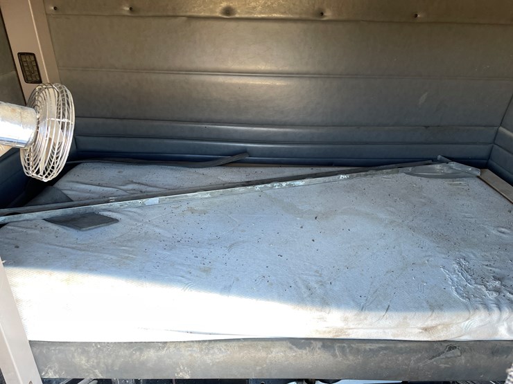 #3937-•-semi-sleeper-cab-image-11