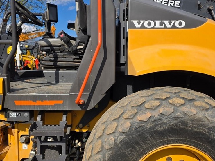 2018-volvo-sd115b-image-14