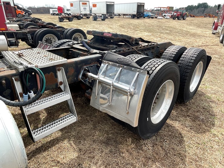 1999-peterbilt-377-image-18