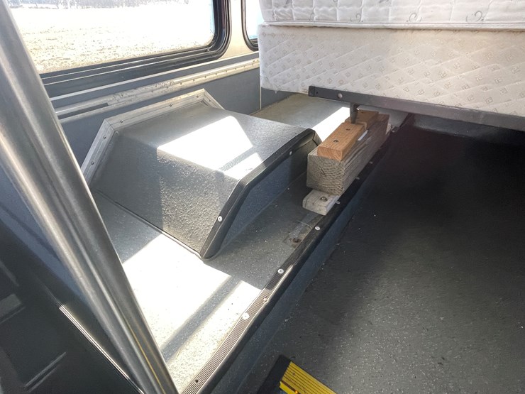 #166-•-2007-gillig-passenger-bus-(has-wi-title)-image-38