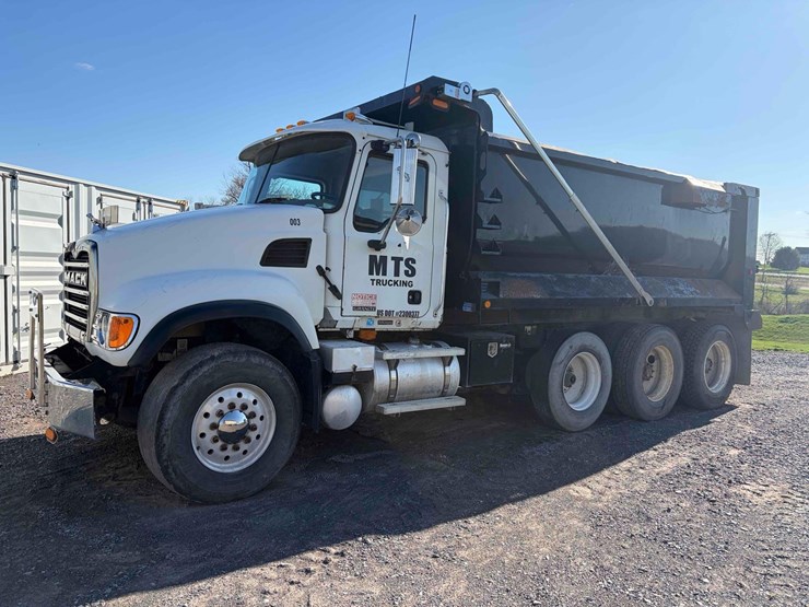 2007-mack-cv713-tri-axle-dump-image-1